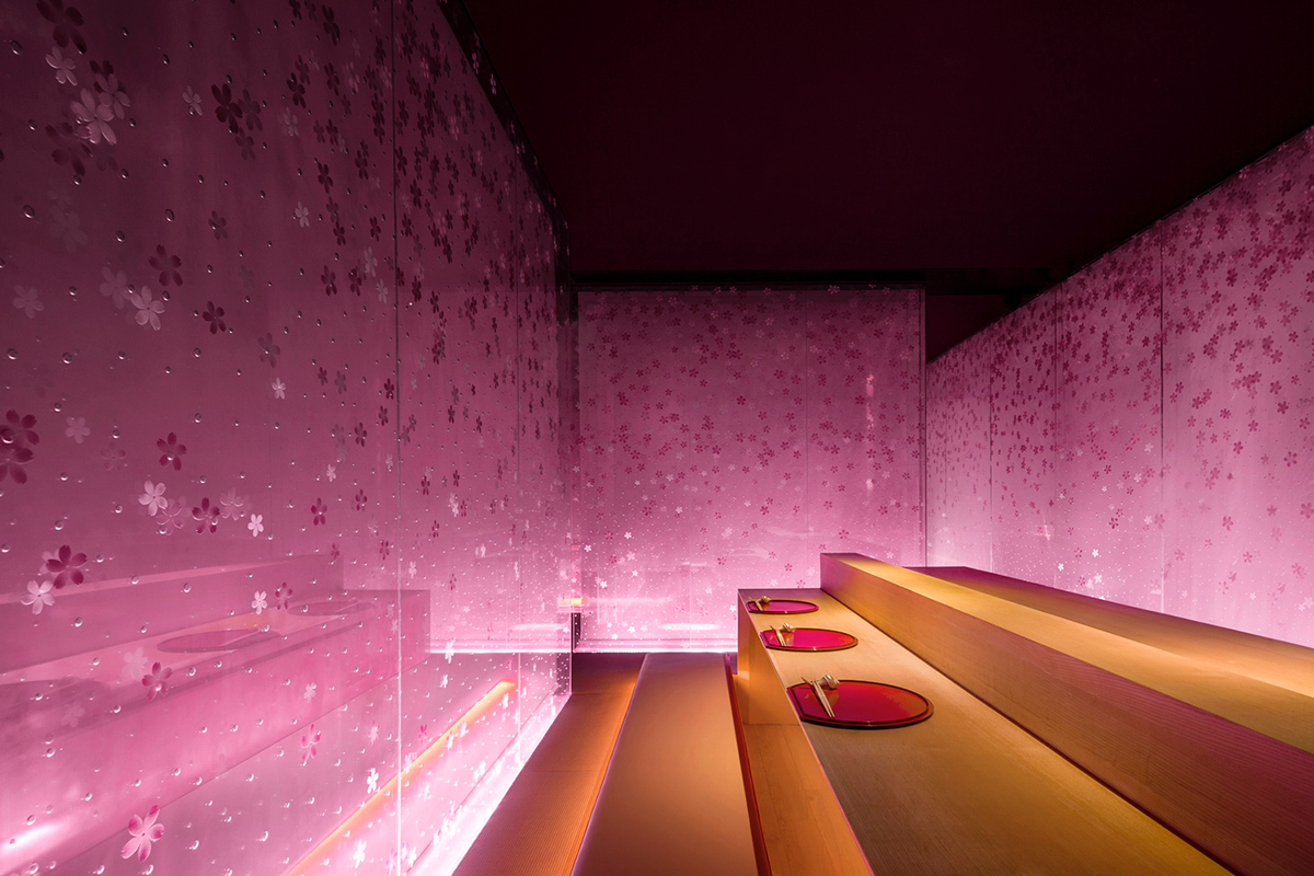 Shanghai Hip-pop Design built a freehand brushwork painting-like restaurant in Shanghai