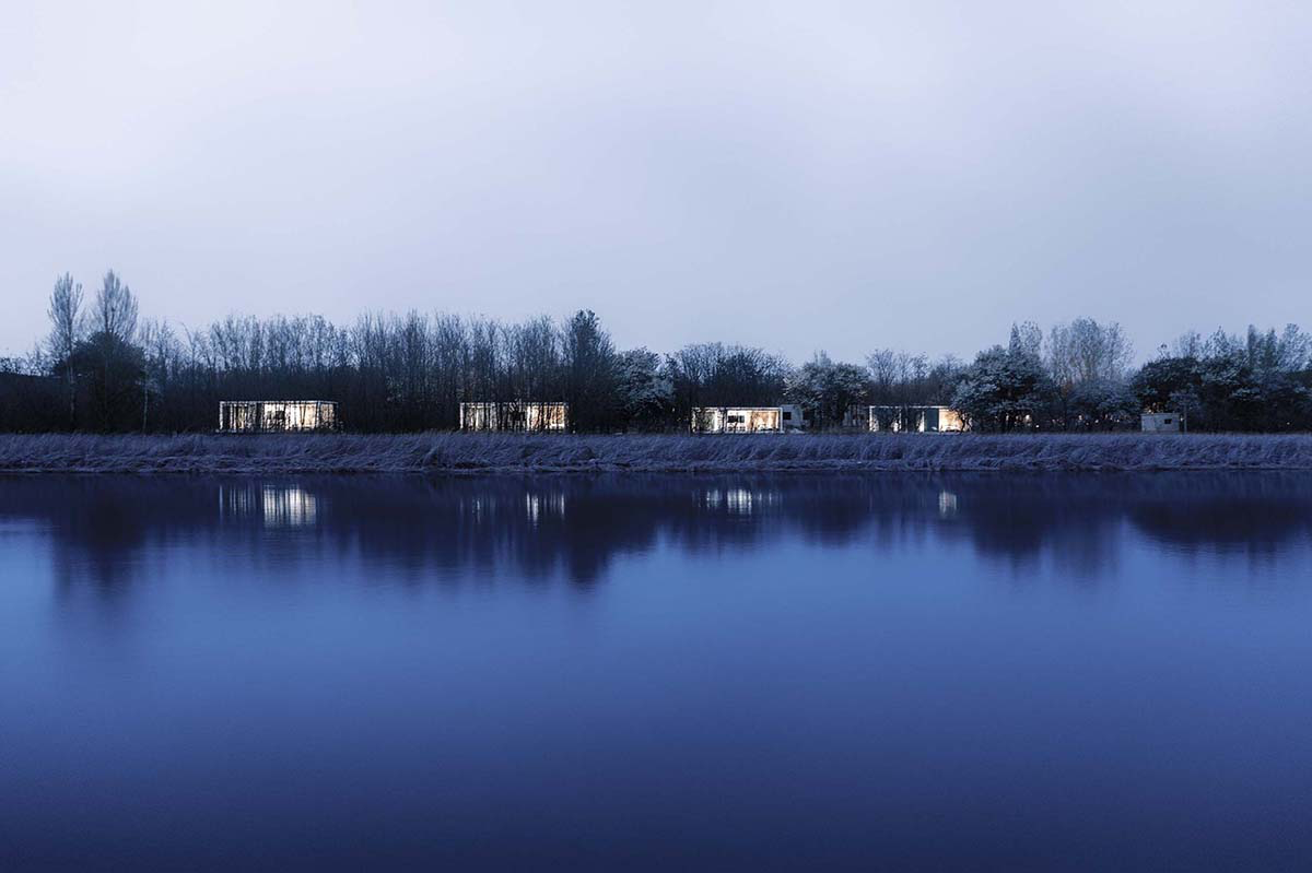 STUDIO QI built a boutique hotel with airy structures in an isolated oasis of Ningxia