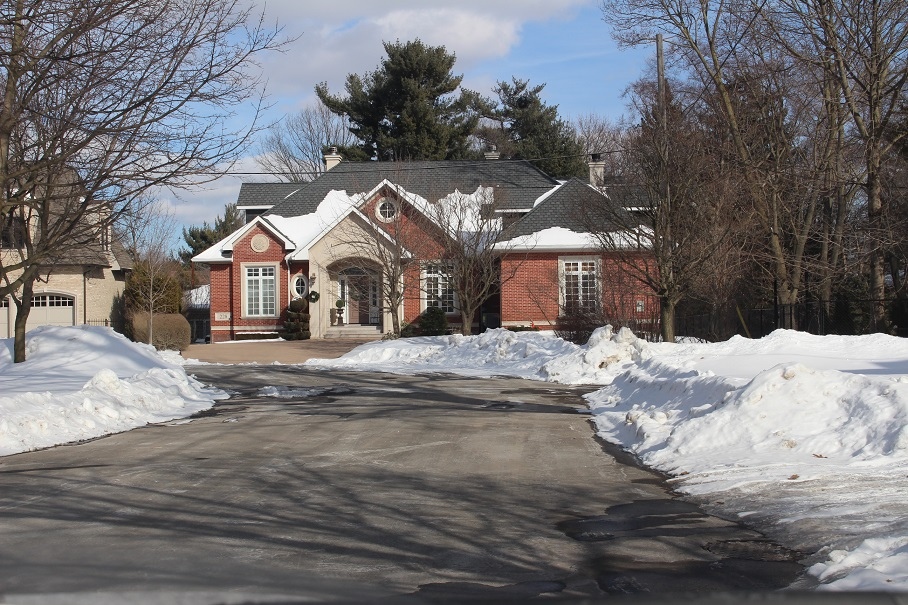 Harmony and Disharmony  of Toronto Urban Architecture