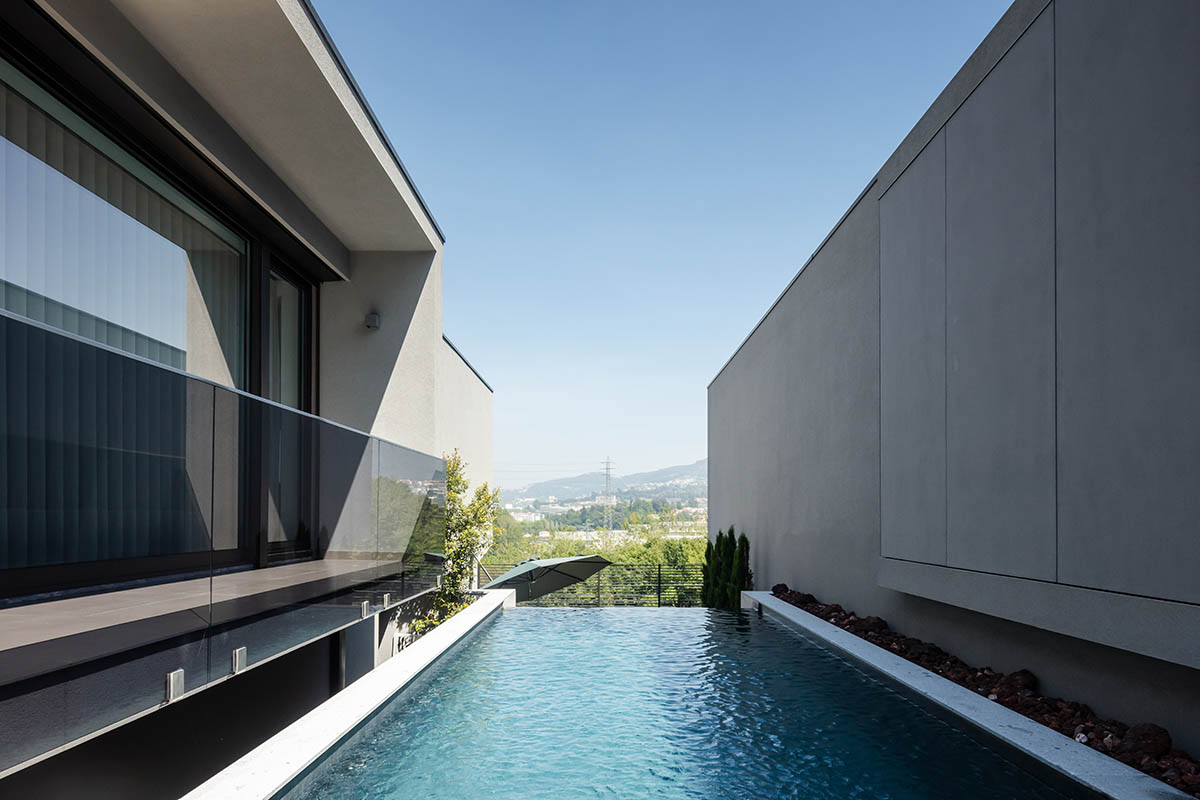 Grupo Zegnea's linear Portuguese houses create fluidity of space with large openings towards nature