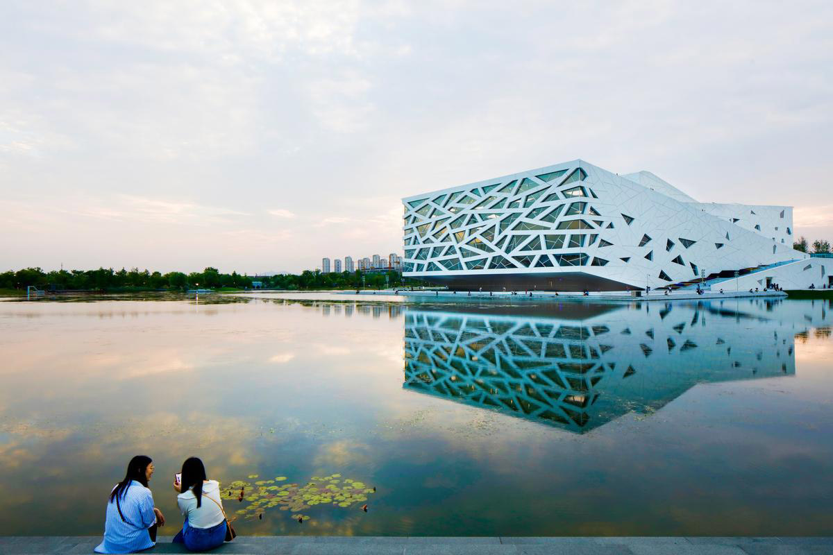 Henning Larsen Architects completes opera house featuring ice cracking elements on fa&ccedil;ade in Yuhang
