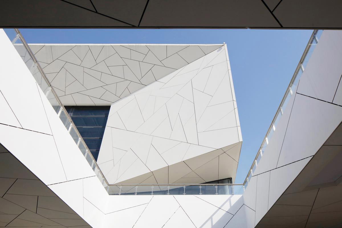 Henning Larsen Architects completes opera house featuring ice cracking elements on fa&ccedil;ade in Yuhang