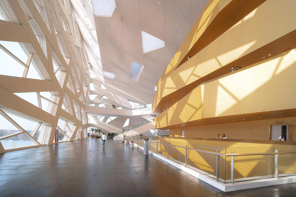 Henning Larsen Architects completes opera house featuring ice cracking elements on fa&ccedil;ade in Yuhang