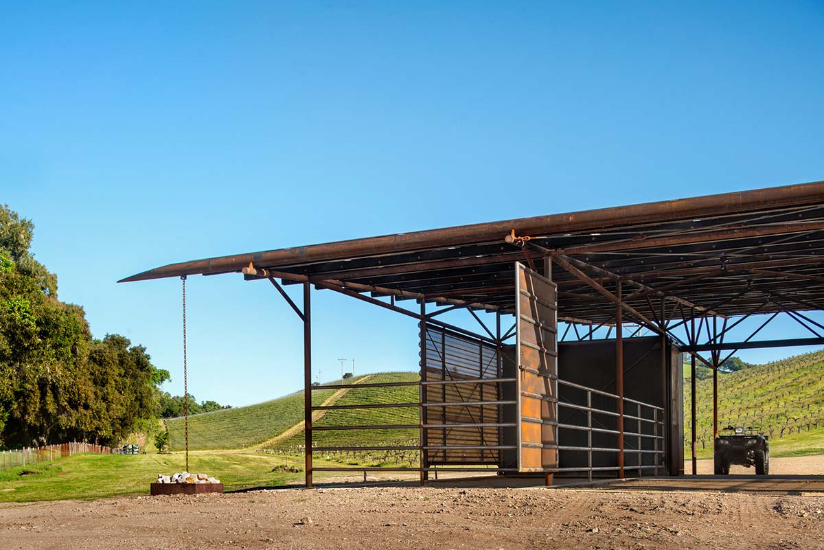 Clayton & Little&rsquo;s corten-steel barn powers its adjacent winery with reclaimed oil field pipes