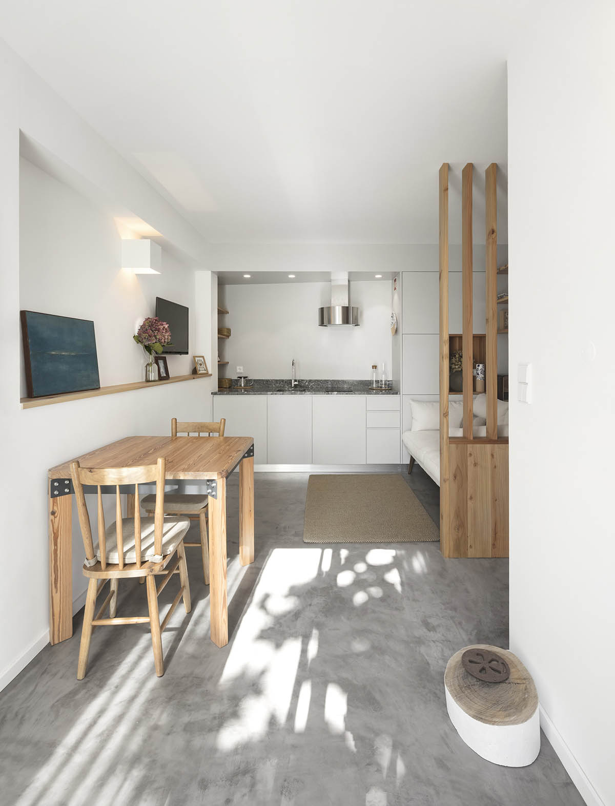 Mezzo Atelier transforms old barn into guesthouses featuring different hues of pink