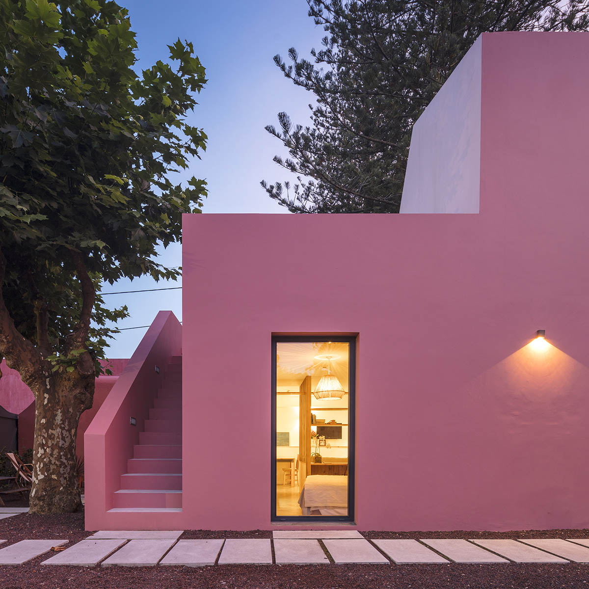 Mezzo Atelier transforms old barn into guesthouses featuring different hues of pink