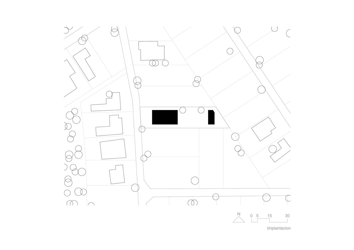 Nicol&aacute;s Campodonico completes Argentinean family house with pure all-white colour masonry volumes