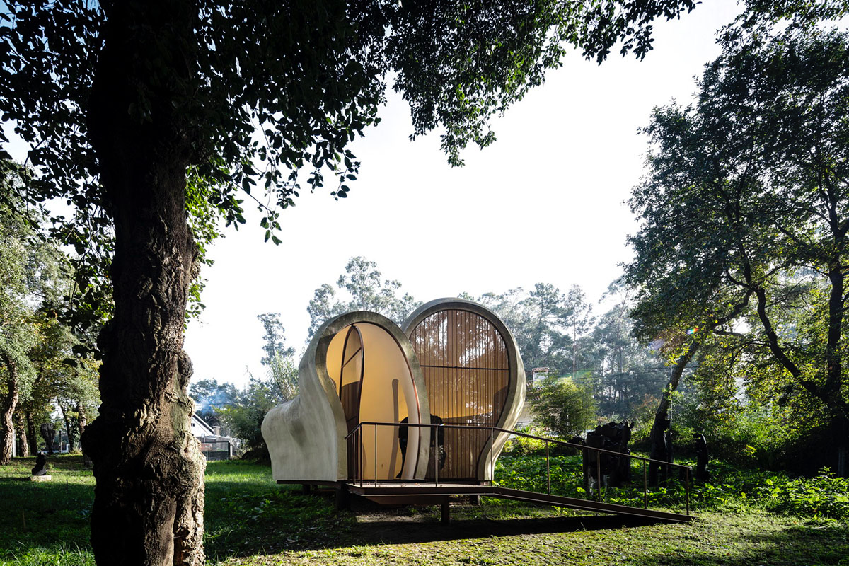 Super small cave-like art gallery by FCC Arquitectura built on lush green in Portugal