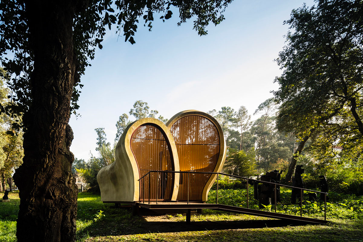Super small cave-like art gallery by FCC Arquitectura built on lush green in Portugal
