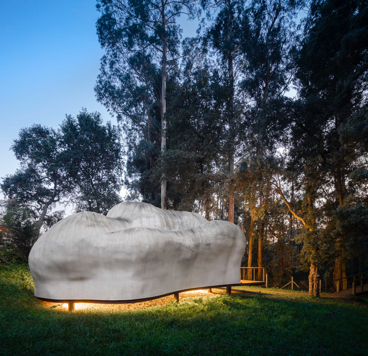 Super small cave-like art gallery by FCC Arquitectura built on lush green in Portugal
