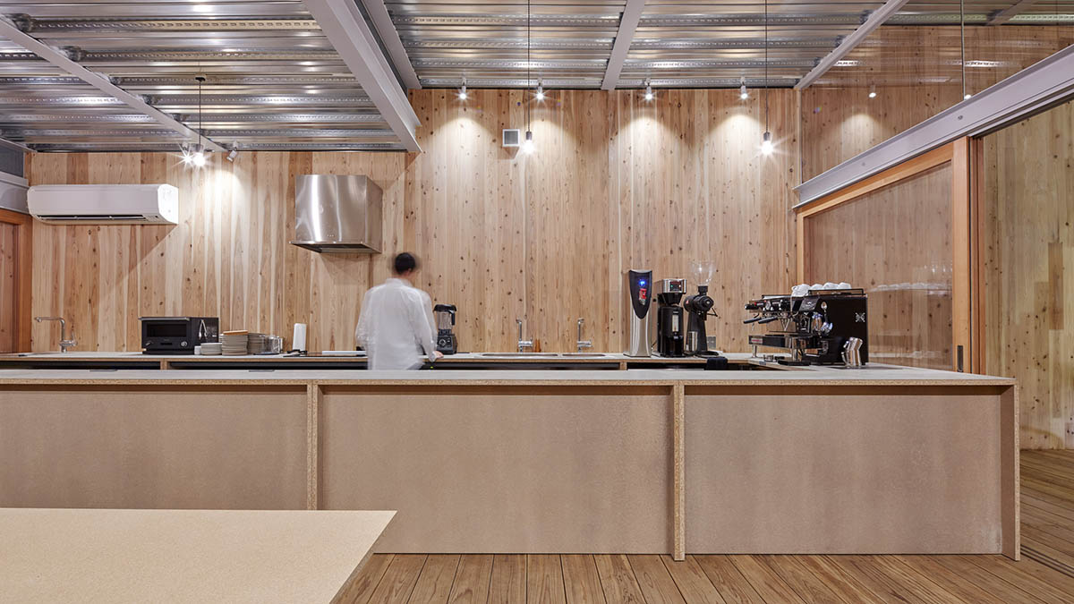 Yabashi Architects built this stepped and simple wooden boxed-cafe in a narrow site in Kyushu