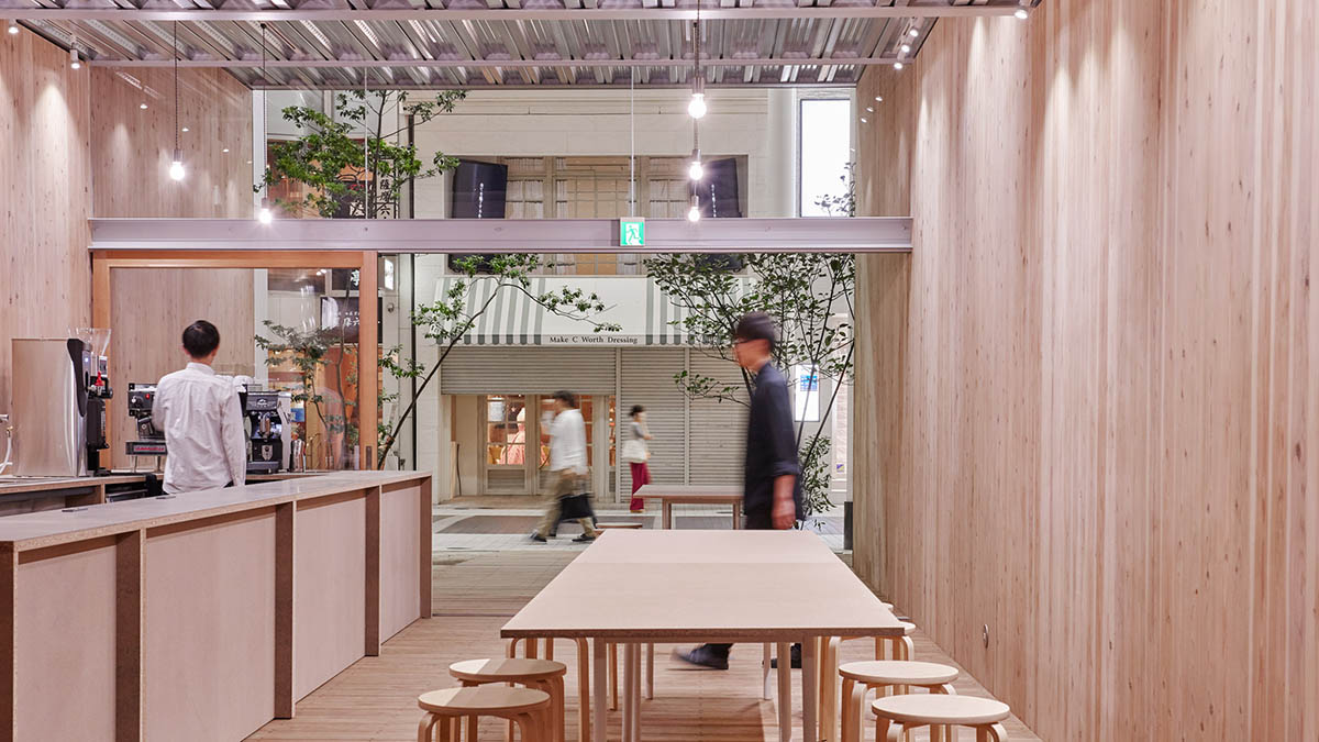 Yabashi Architects built this stepped and simple wooden boxed-cafe in a narrow site in Kyushu