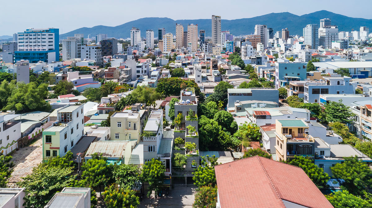 Ho Khue Architects brings jungle life into a terraced apartment building in the Da Nang City, Vietnam