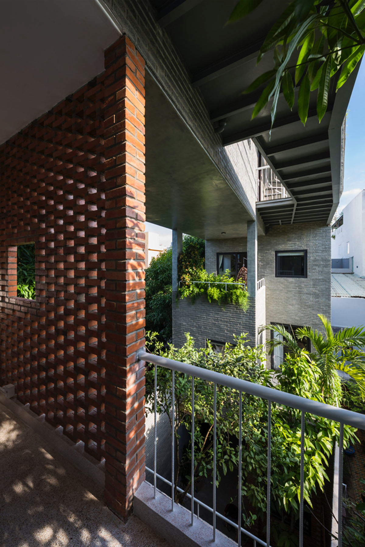 Ho Khue Architects brings jungle life into a terraced apartment building in the Da Nang City, Vietnam