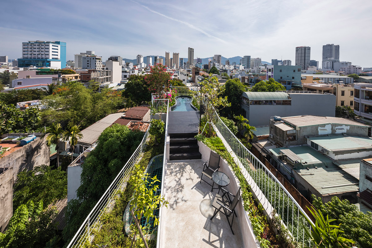 Ho Khue Architects brings jungle life into a terraced apartment building in the Da Nang City, Vietnam