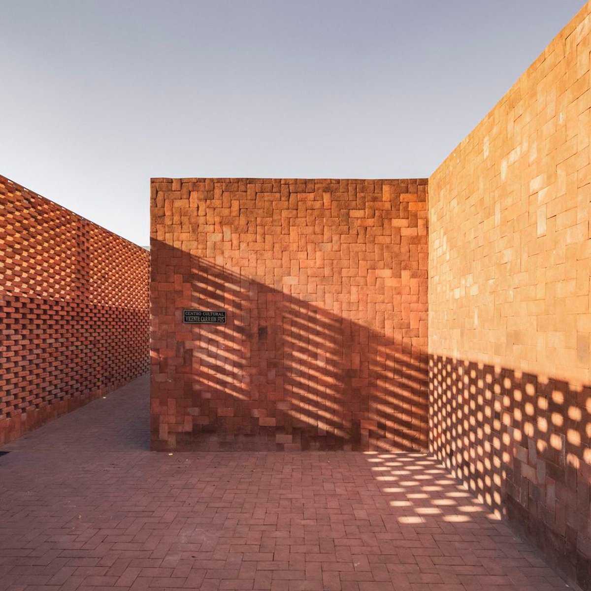 Iván Marín and Doho constructivo complete cultural center made of variations of mud brick walls