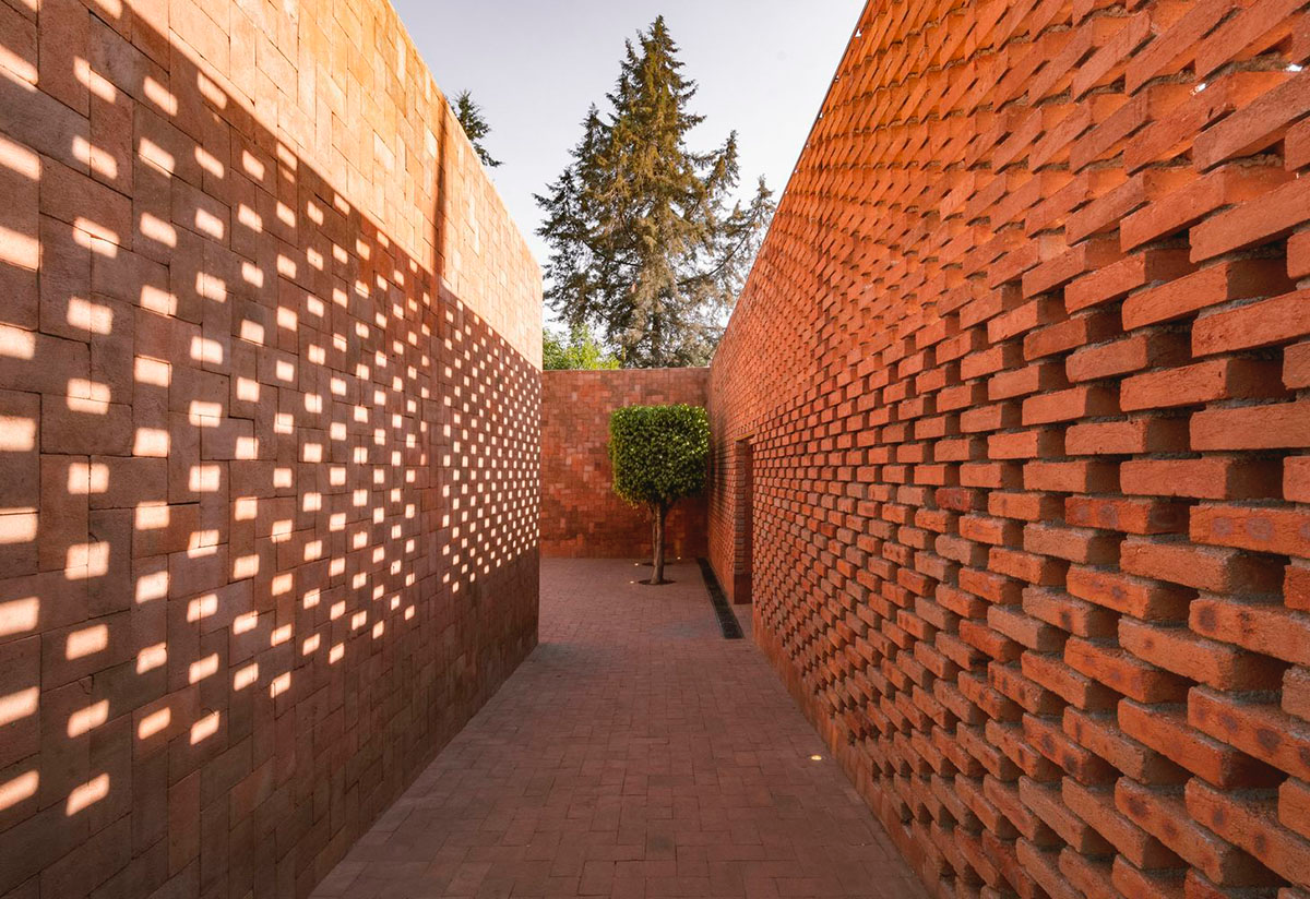 Iván Marín and Doho constructivo complete cultural center made of variations of mud brick walls