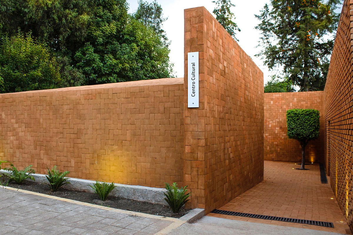 Iván Marín and Doho constructivo complete cultural center made of variations of mud brick walls
