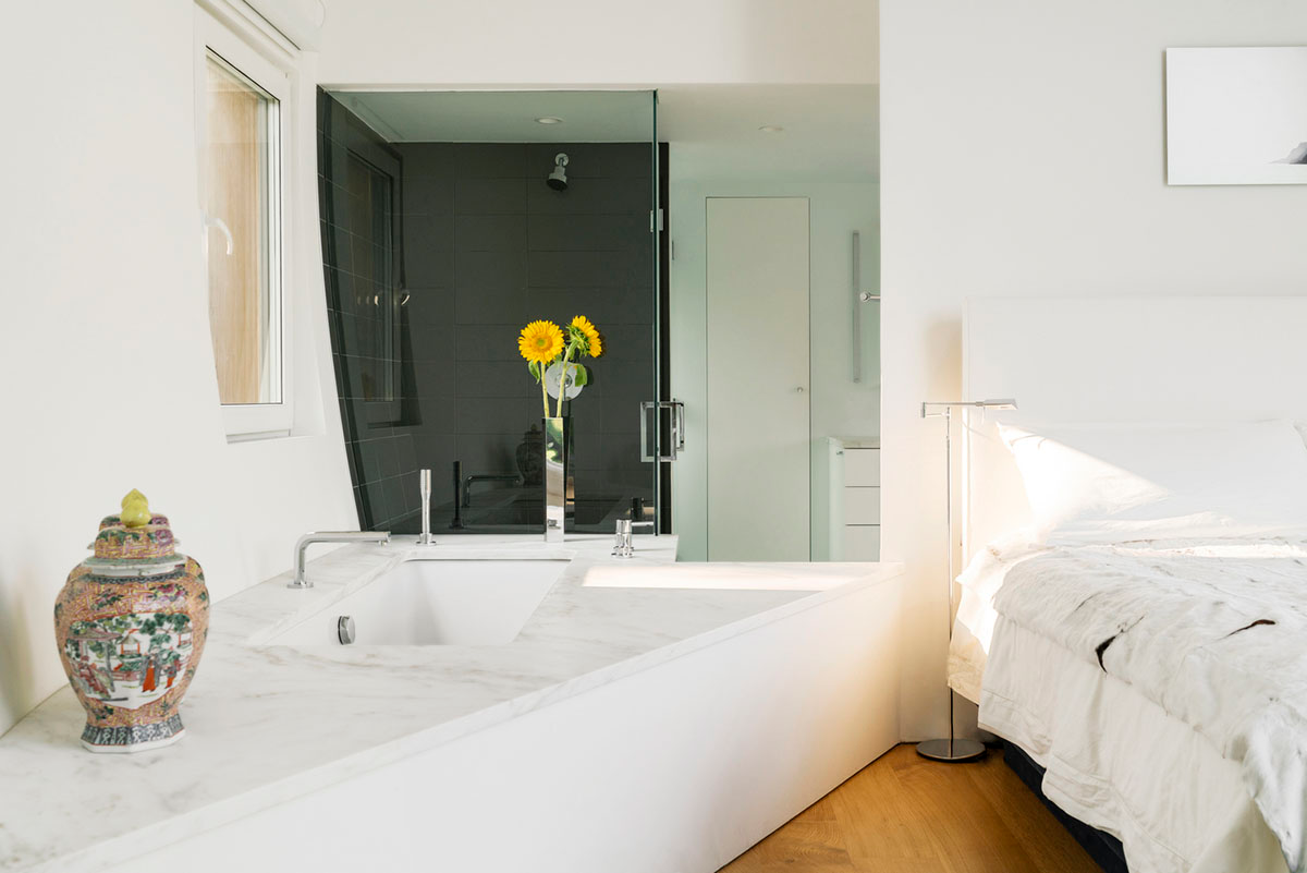 nea studio's cocoon-shaped residence in Long Island acts as a