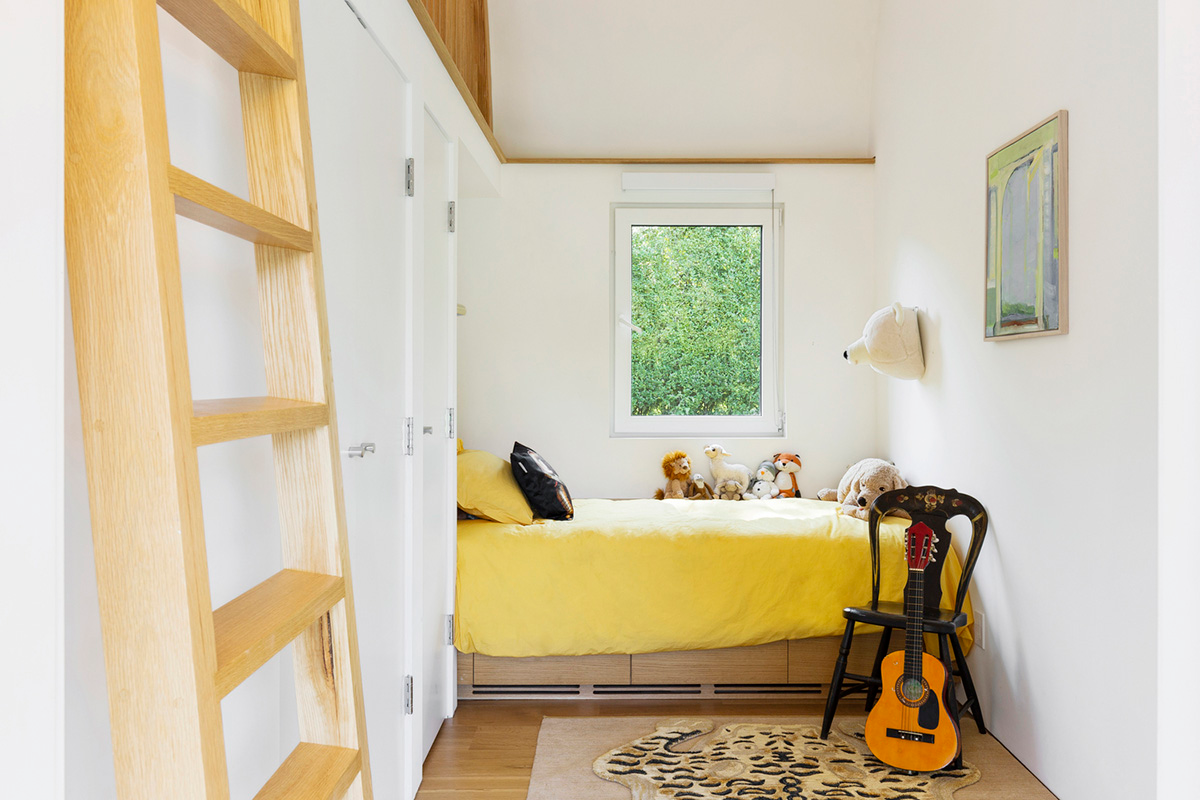 nea studio's cocoon-shaped residence in Long Island acts as a