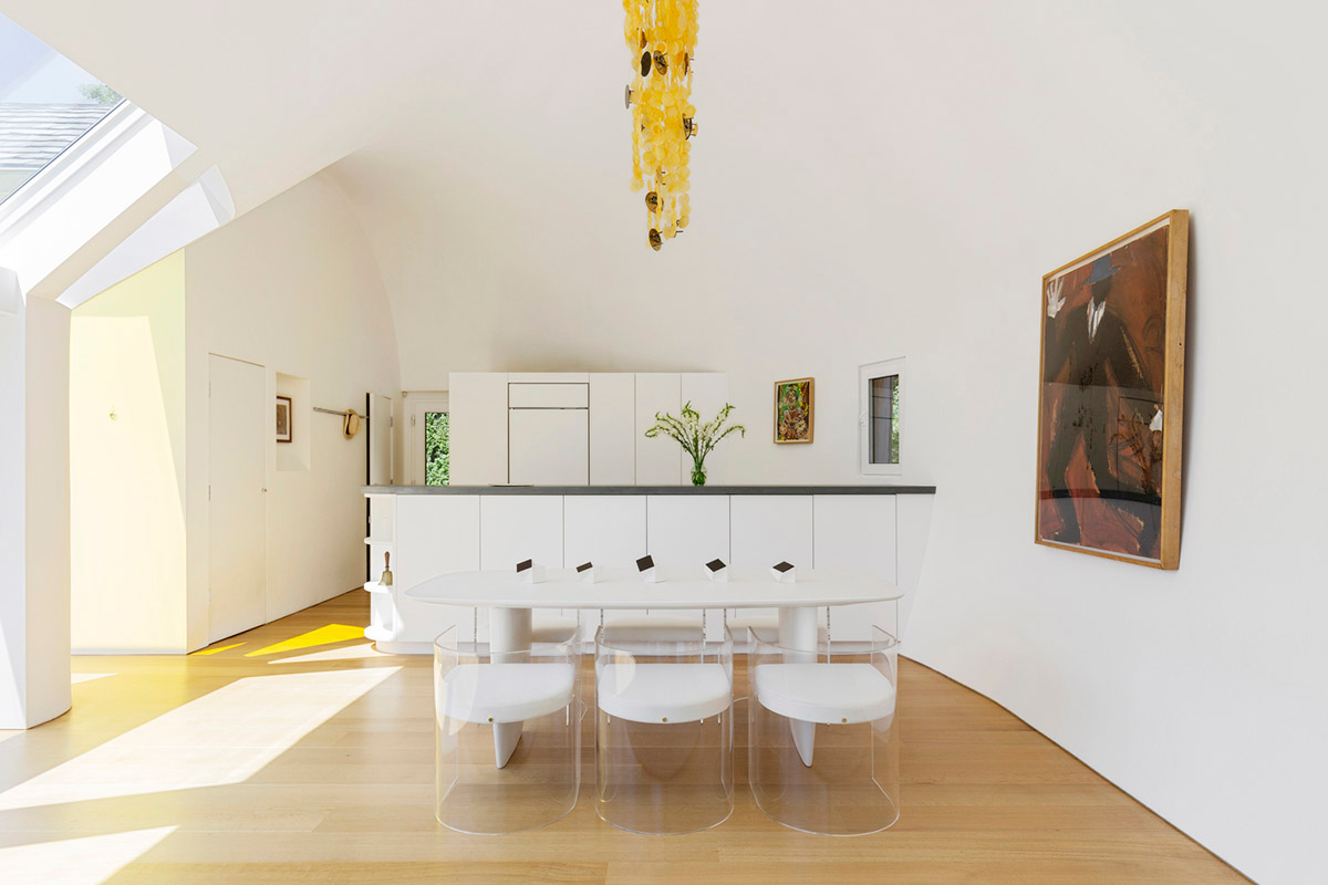 nea studio's cocoon-shaped residence in Long Island acts as a