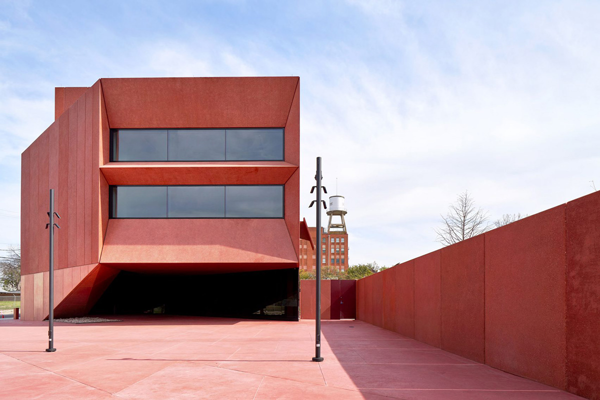Adjaye Associates' ruby-colored contemporary art center opens in Texas