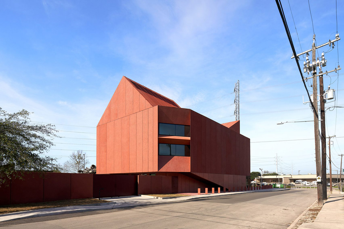 Adjaye Associates' ruby-colored contemporary art center opens in Texas