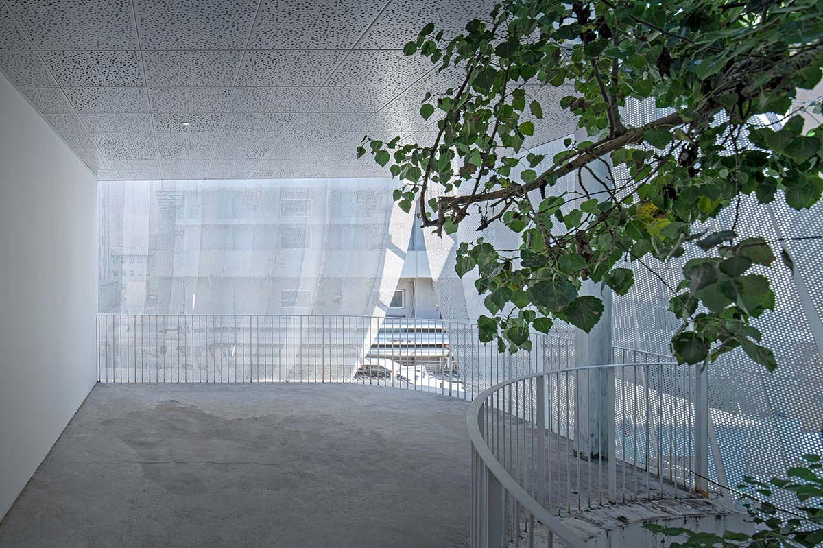 Archstudio converts old art gallery into a new art center with translucent metal curtains in Beijing