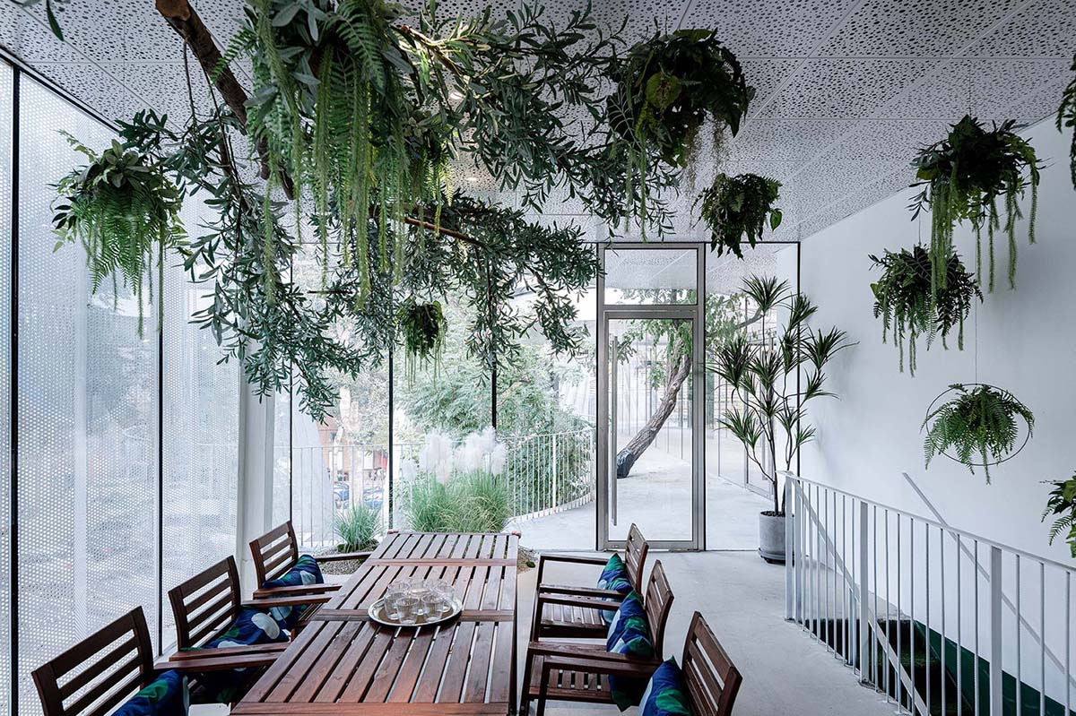 Archstudio converts old art gallery into a new art center with translucent metal curtains in Beijing