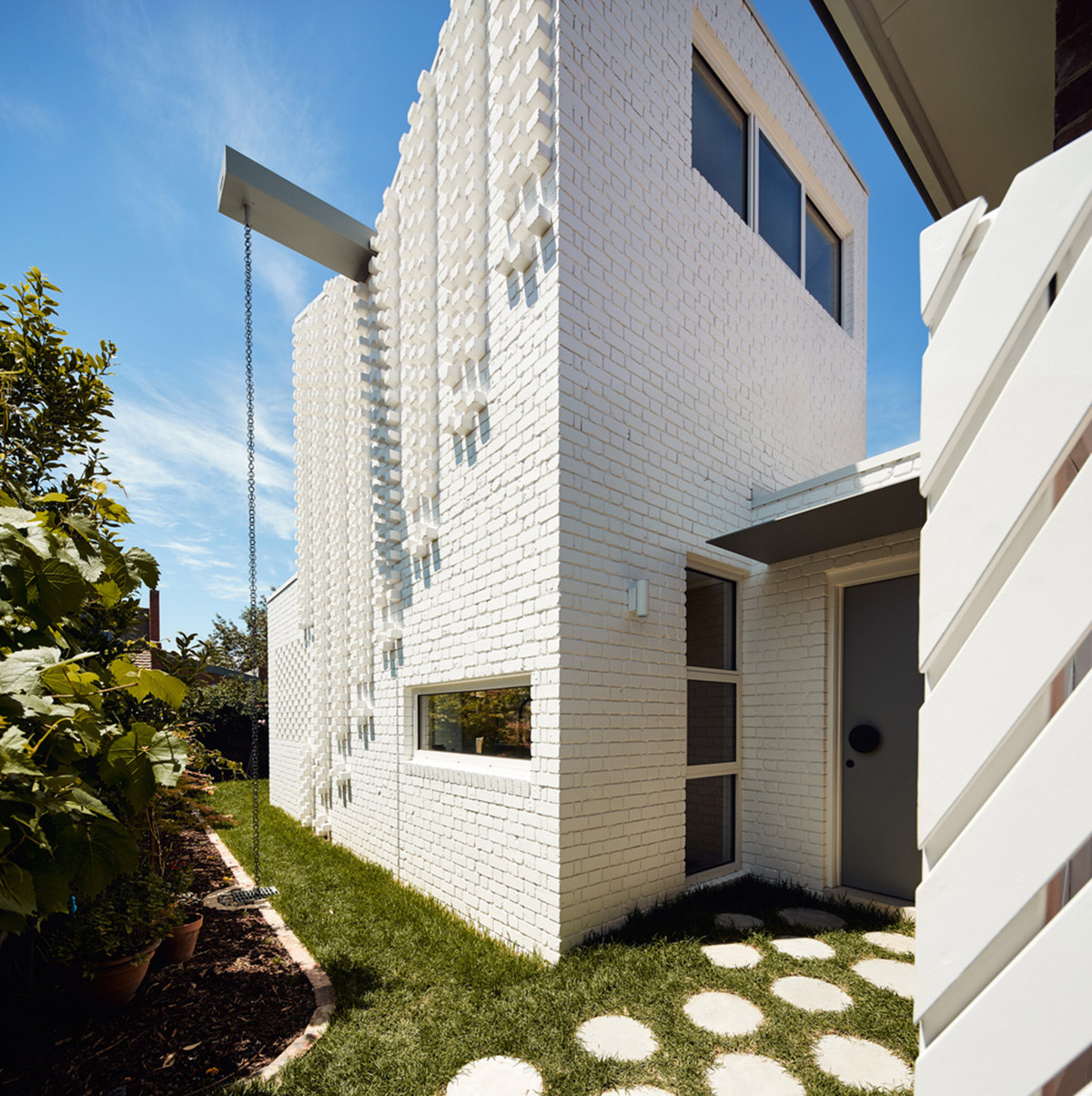 Atelier Red+Black built white Cascade House that features different patterns of brick in Melbourne