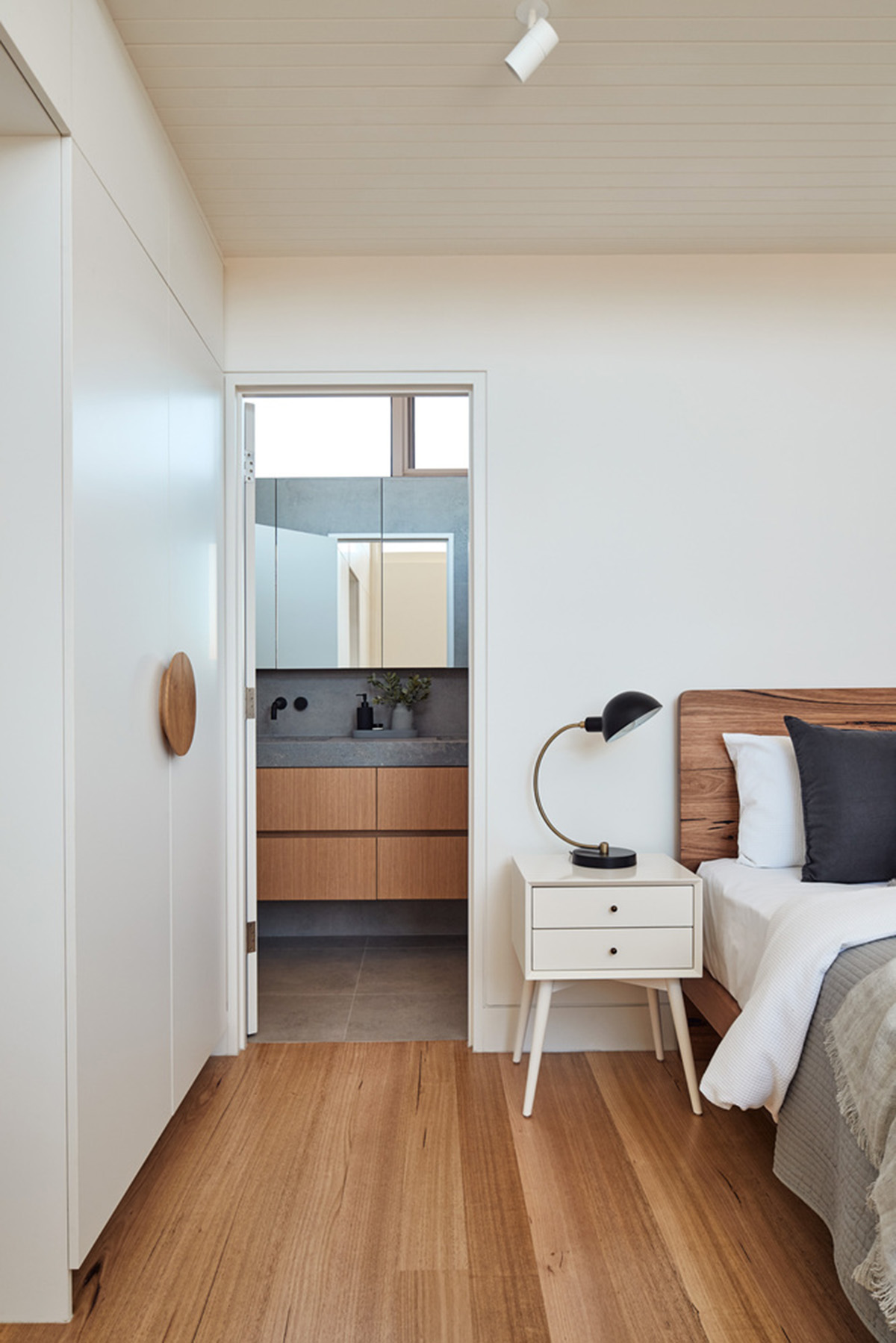 Atelier Red+Black built white Cascade House that features different patterns of brick in Melbourne