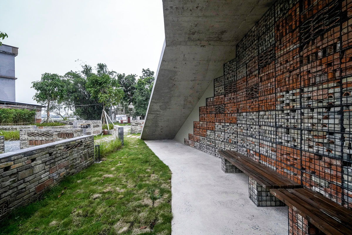 Public toilets have been elaborated in new aesthetic by Atelier cnS in Zuzhai village
