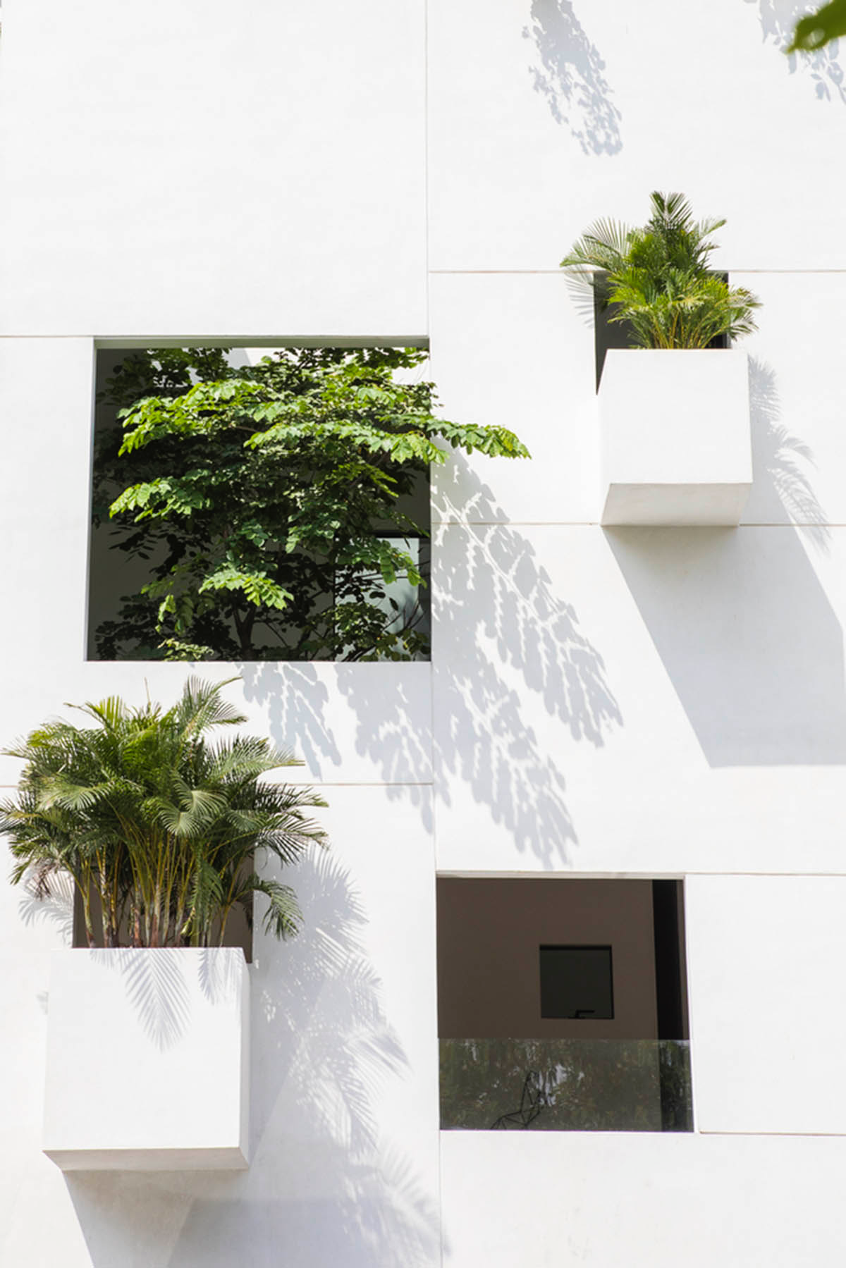 MIA Design Studio compensates the lack of green spaces of Vietnam with planted pop-up balconies