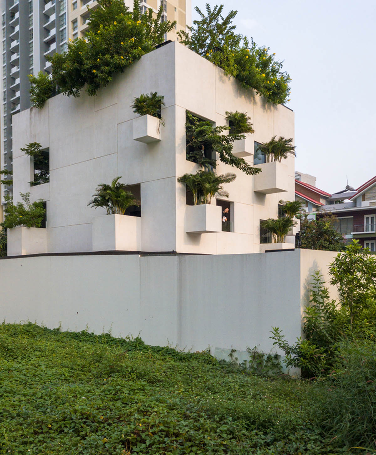 MIA Design Studio compensates the lack of green spaces of Vietnam with planted pop-up balconies