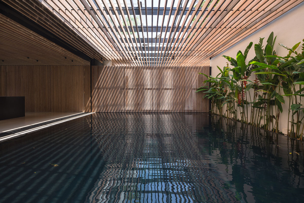 MIA Design Studio compensates the lack of green spaces of Vietnam with planted pop-up balconies