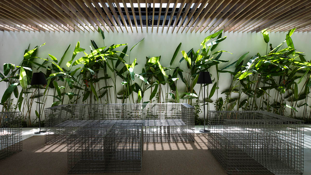 MIA Design Studio compensates the lack of green spaces of Vietnam with planted pop-up balconies