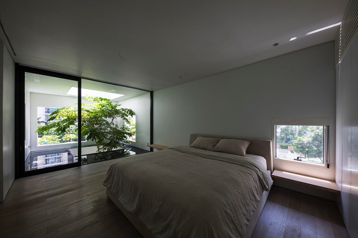 MIA Design Studio compensates the lack of green spaces of Vietnam with planted pop-up balconies