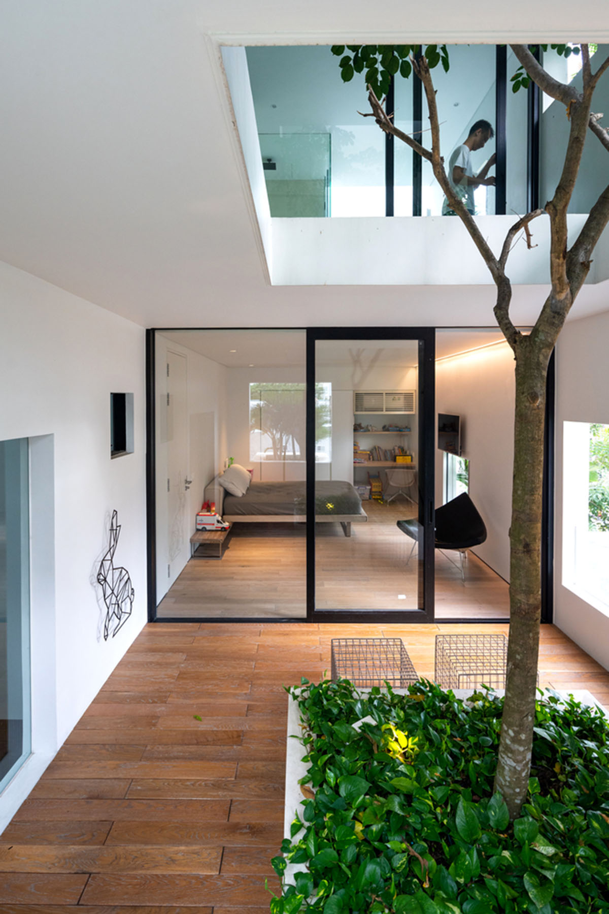 MIA Design Studio compensates the lack of green spaces of Vietnam with planted pop-up balconies