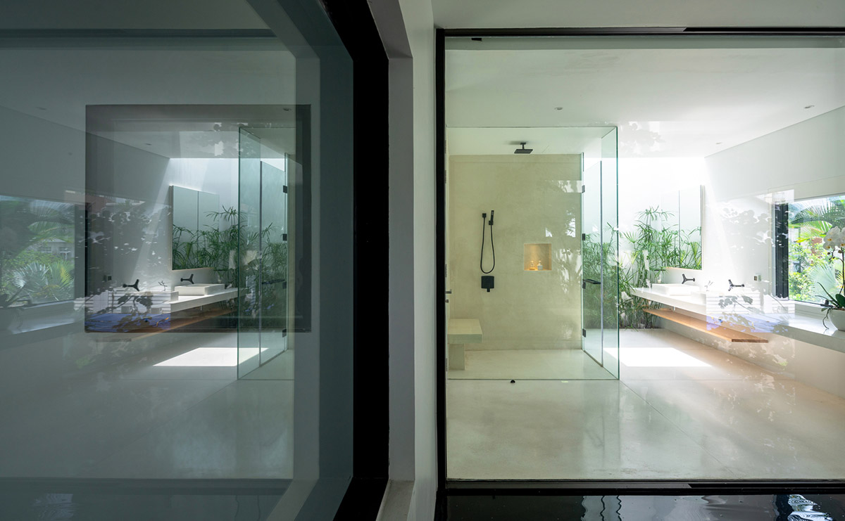 MIA Design Studio compensates the lack of green spaces of Vietnam with planted pop-up balconies