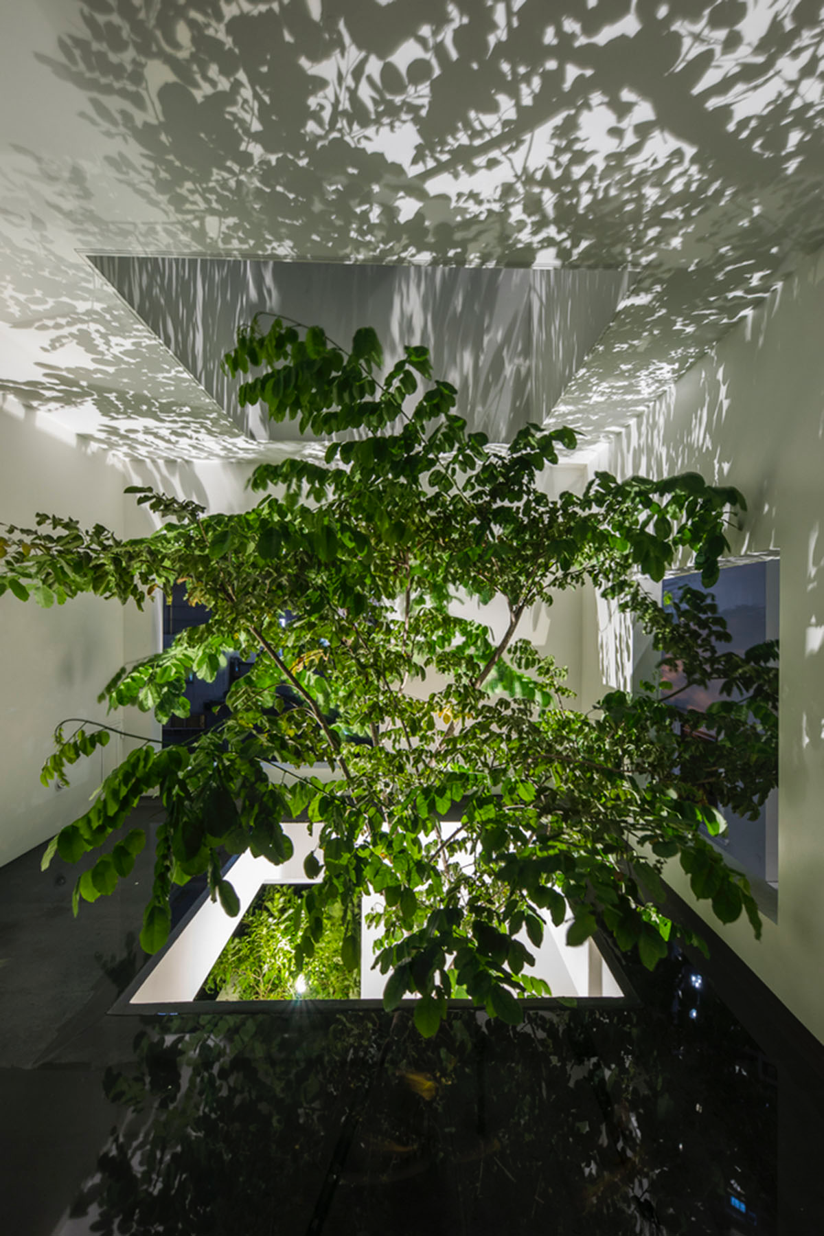 MIA Design Studio compensates the lack of green spaces of Vietnam with planted pop-up balconies