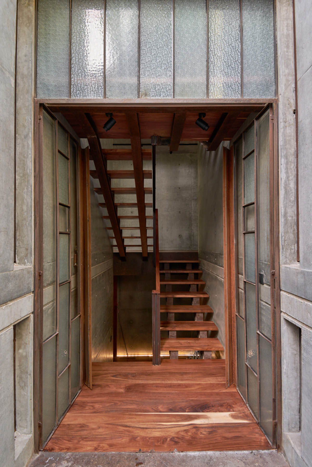 Triangular and faceted green terraces provide generous open spaces for this residence by Vertebral