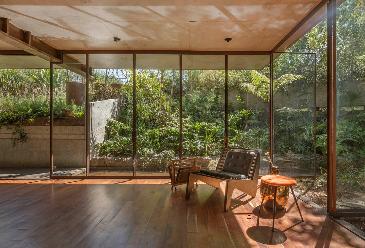 Triangular and faceted green terraces provide generous open spaces for this residence by Vertebral