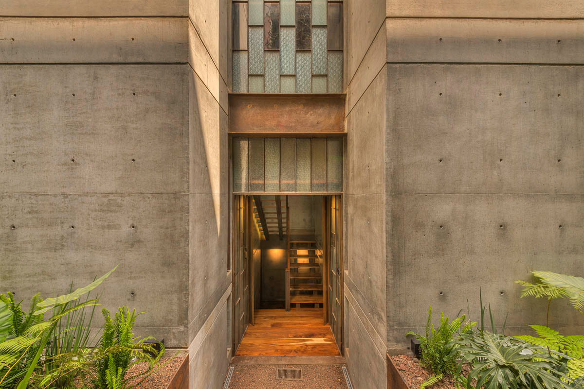 Triangular and faceted green terraces provide generous open spaces for this residence by Vertebral