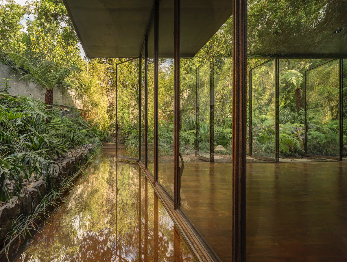 Triangular and faceted green terraces provide generous open spaces for this residence by Vertebral