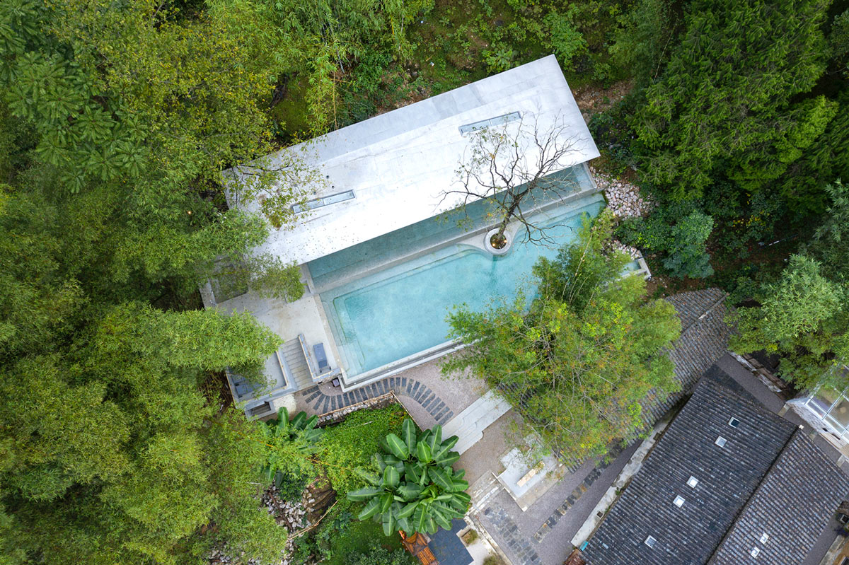 Atelier Liu Yuyang Architects built glassless yoga pavilion featuring silver roof set on a hill