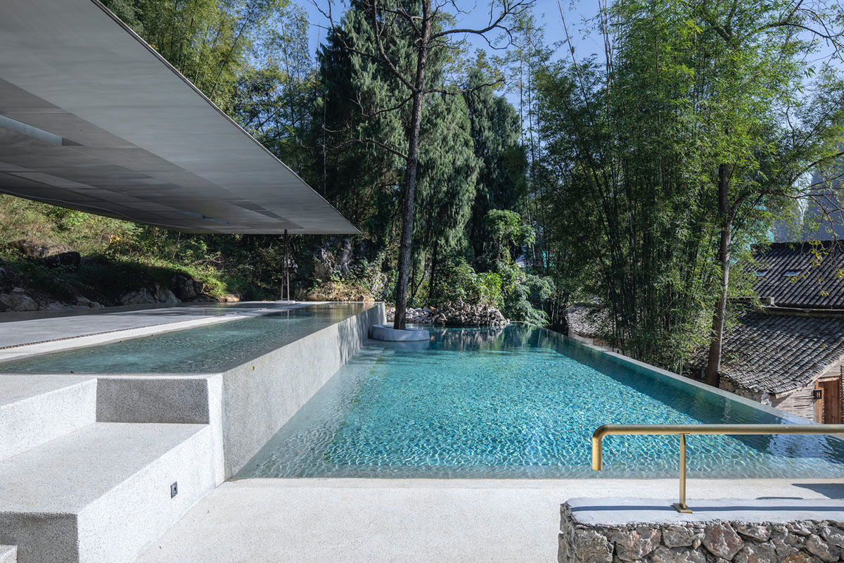 Atelier Liu Yuyang Architects built glassless yoga pavilion featuring silver roof set on a hill