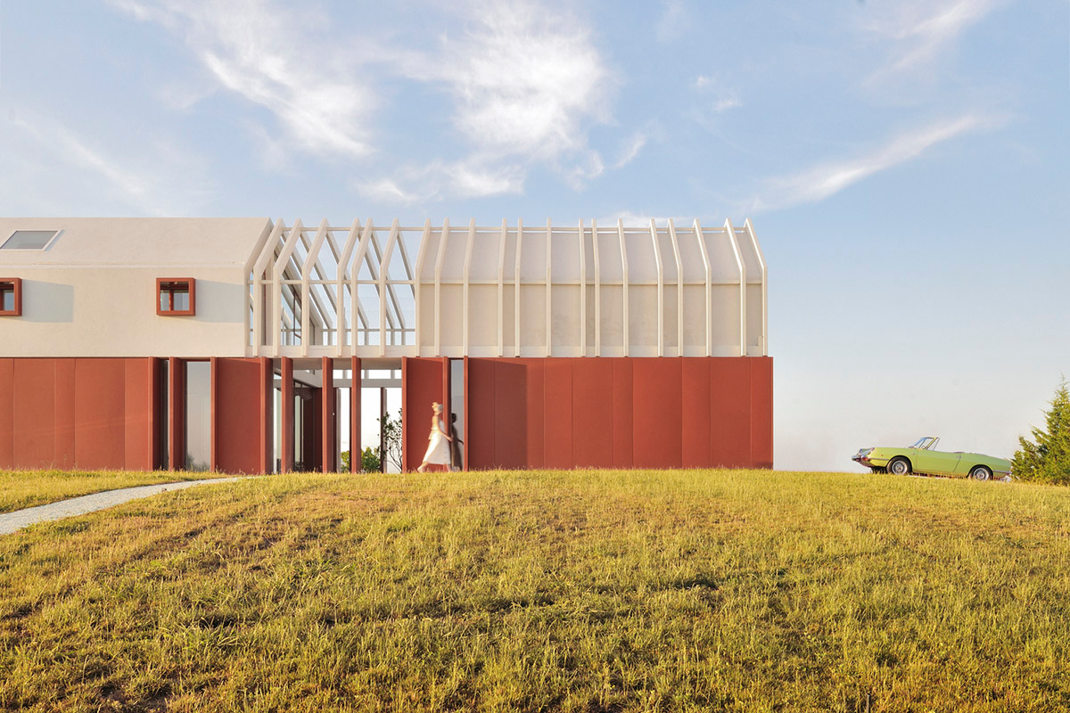 White and reddish strips are used to create cinematic appearance for Border Crossing House in Italy