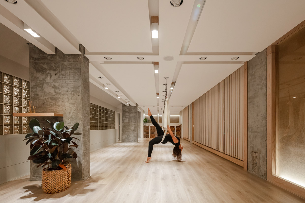 Minimal and rich color palette embrace diversity in this interior for a yoga studio in Kuwait