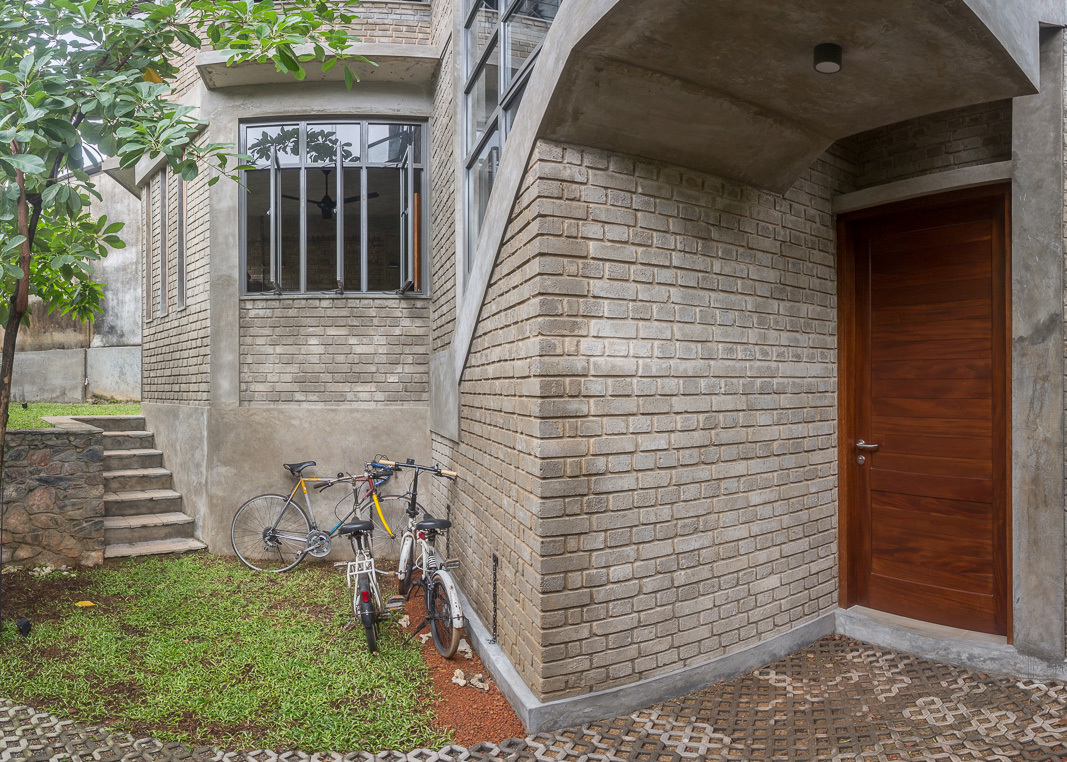 Chinthaka Wickramage Associates built Pagoda House with protruding facade in Sri Lanka