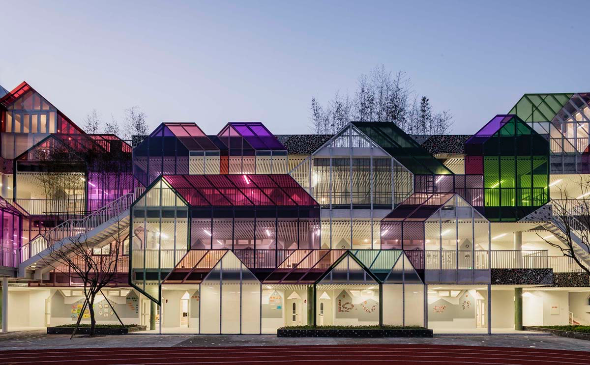 This colourful cottage-like primary school acts as a miniature mountain village in Hangzhou